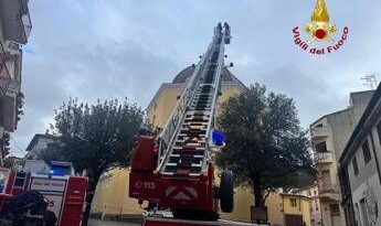 Fulmine si abbatte sulla croce di una chiesa nel nuorese