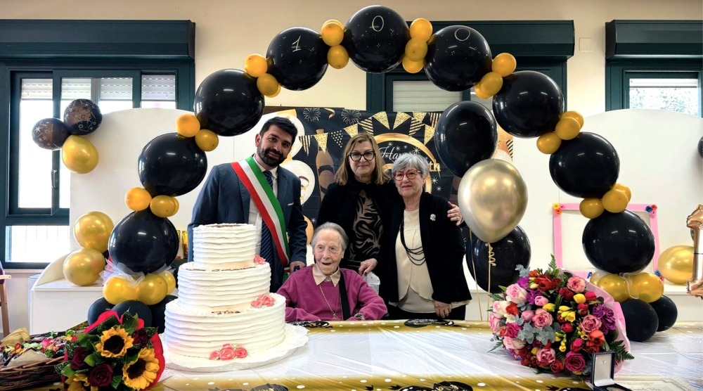 Marco Benucci festa 100 anni signora Nunziata Perra - foto Comune di Cagliari