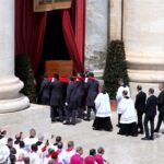 Con l’ultimo ingresso in Basilica, si chiude l’era di Papa Francesco - foto Isola online 24