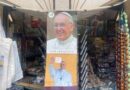 Papa Francesco, dai portachiavi ai rosari: tutti i gadget di Piazza San Pietro