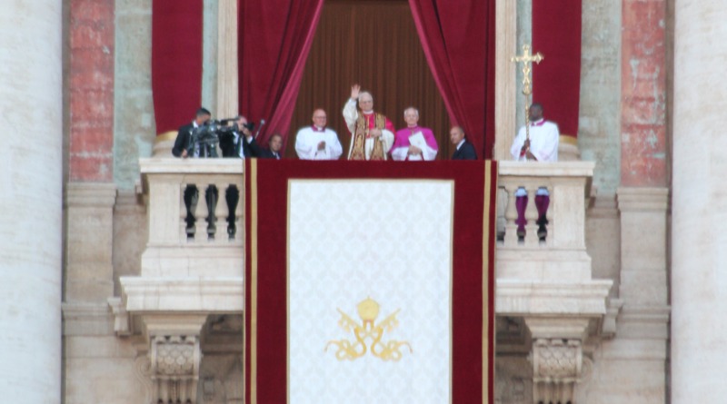 L'abbraccio della Piazza e del mondo a Leone XIV