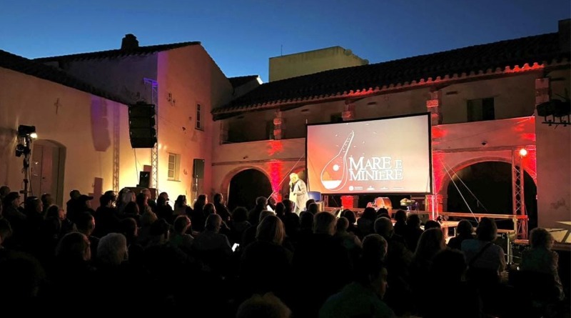 A Portoscuso musica, teatro e danza popolare con 'Mare e Miniere'
