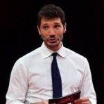 Il legale di Stefano De Martino sui video privati: “Come sta? Chiunque sarebbe offeso e triste”