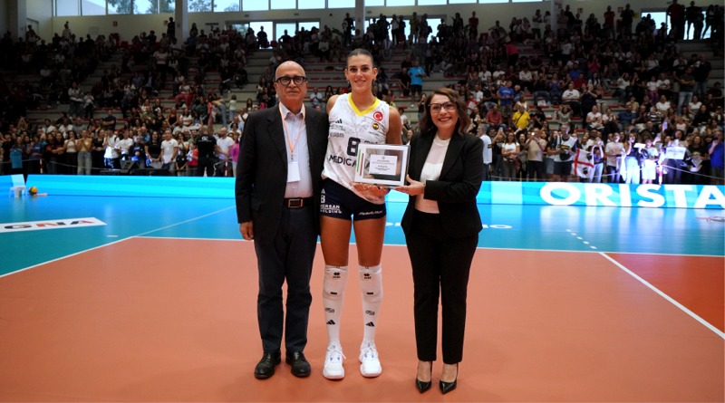 Sardegna Volleyball Challenge, Alessia Orro premiata a Oristano da Regione e USSI - foto AT Studio
