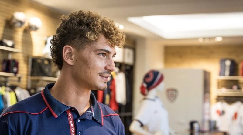 Presentazione Sebastiano Esposito «Cagliari, ti ho scelto con il cuore» - foto Cagliari Calcio